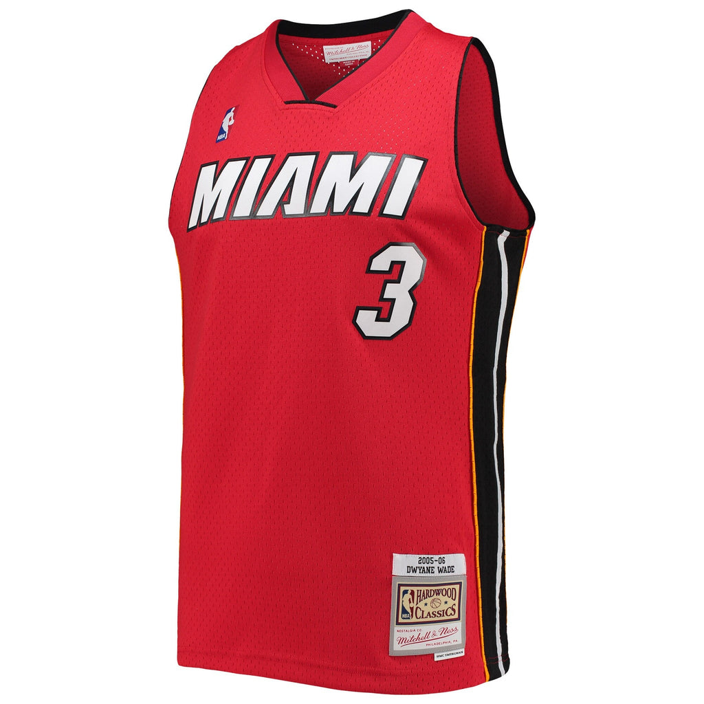 Miami Heat Dwyane Wade Mitchell & Ness Red 2005-06 Hardwood Classics Swingman Jersey for Men product image 2, provided for