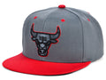 Chicago Bulls Mitchell & Ness Hardwood Classics Reload 2.0 Snapback Hat - Gray/Red product image 1, provided for visual