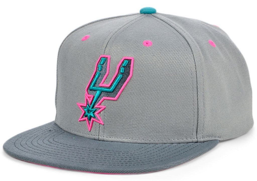 San Antonio Spurs Mitchell & Ness Gray Wolf Mags Snapback Hat for Men product image 1, provided for visual reference and
