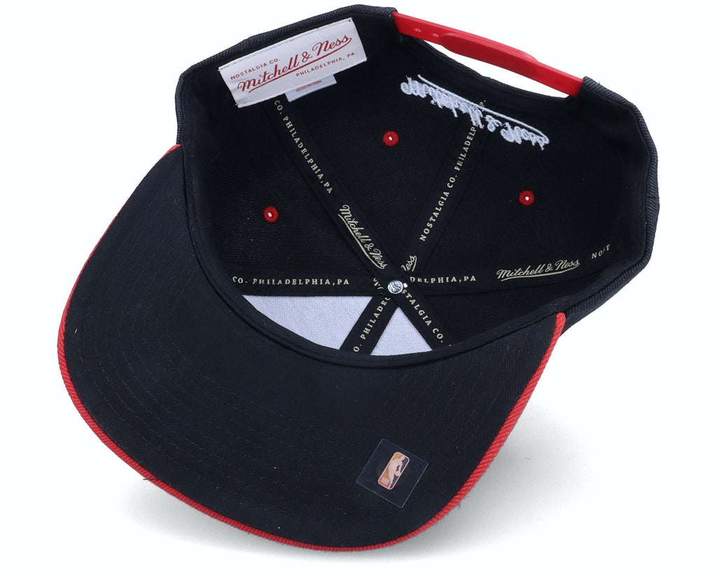 Toronto Raptors Black and Red Billboard Script Mitchell & Ness Snapback Hat product image 3, provided for visual reference