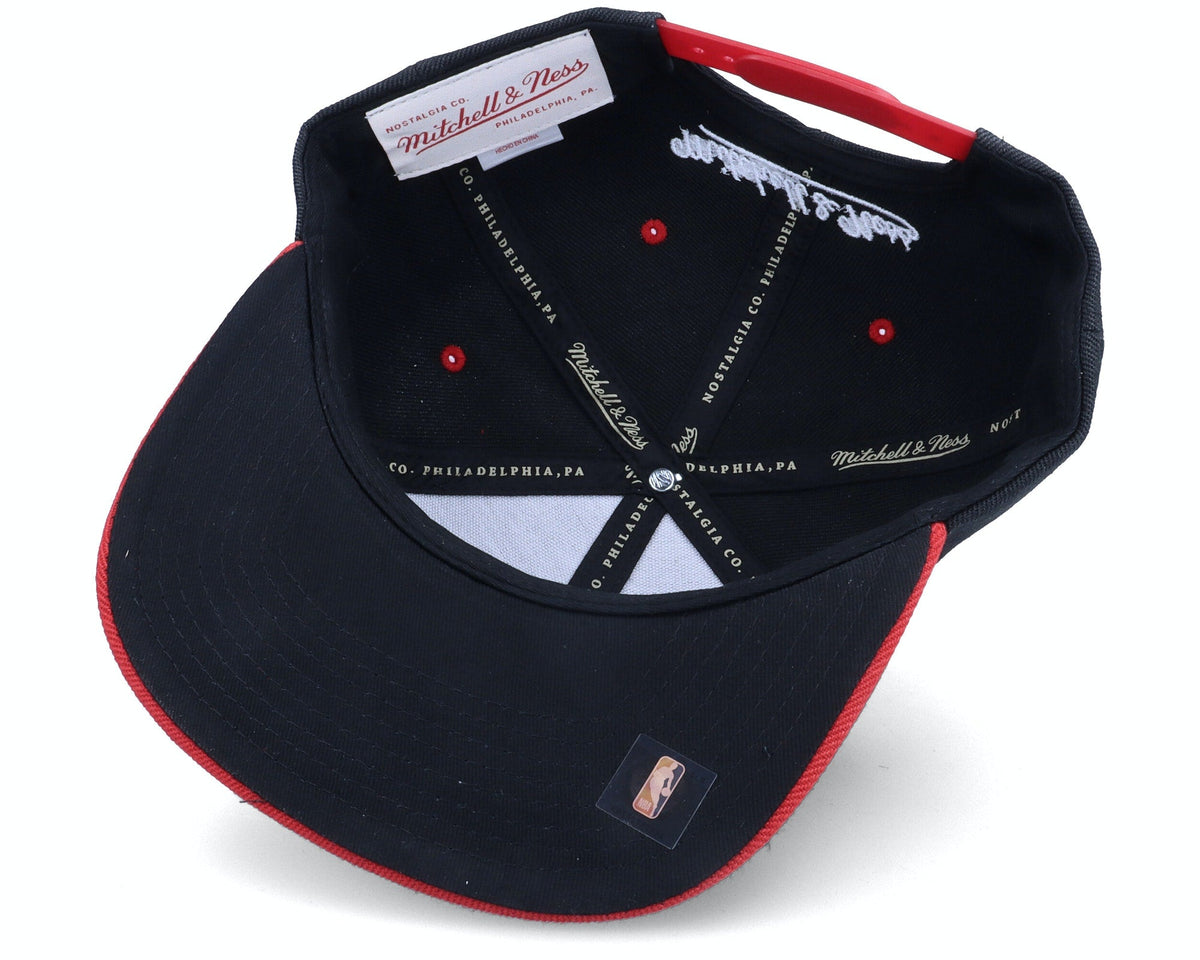 Toronto Raptors Black and Red Billboard Script Mitchell & Ness Snapback Hat product image 3, provided for visual reference