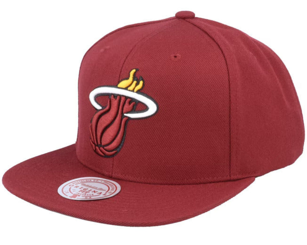 Miami Heat Mitchell & Ness NBA Core basic Maroon Snapback Hat for Men product image 1, provided for visual reference and