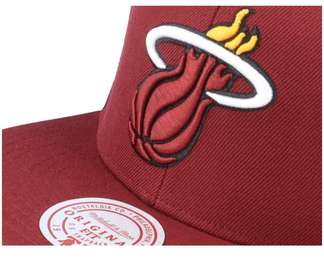Miami Heat Mitchell & Ness NBA Core basic Maroon Snapback Hat for Men product image 3, provided for visual reference and