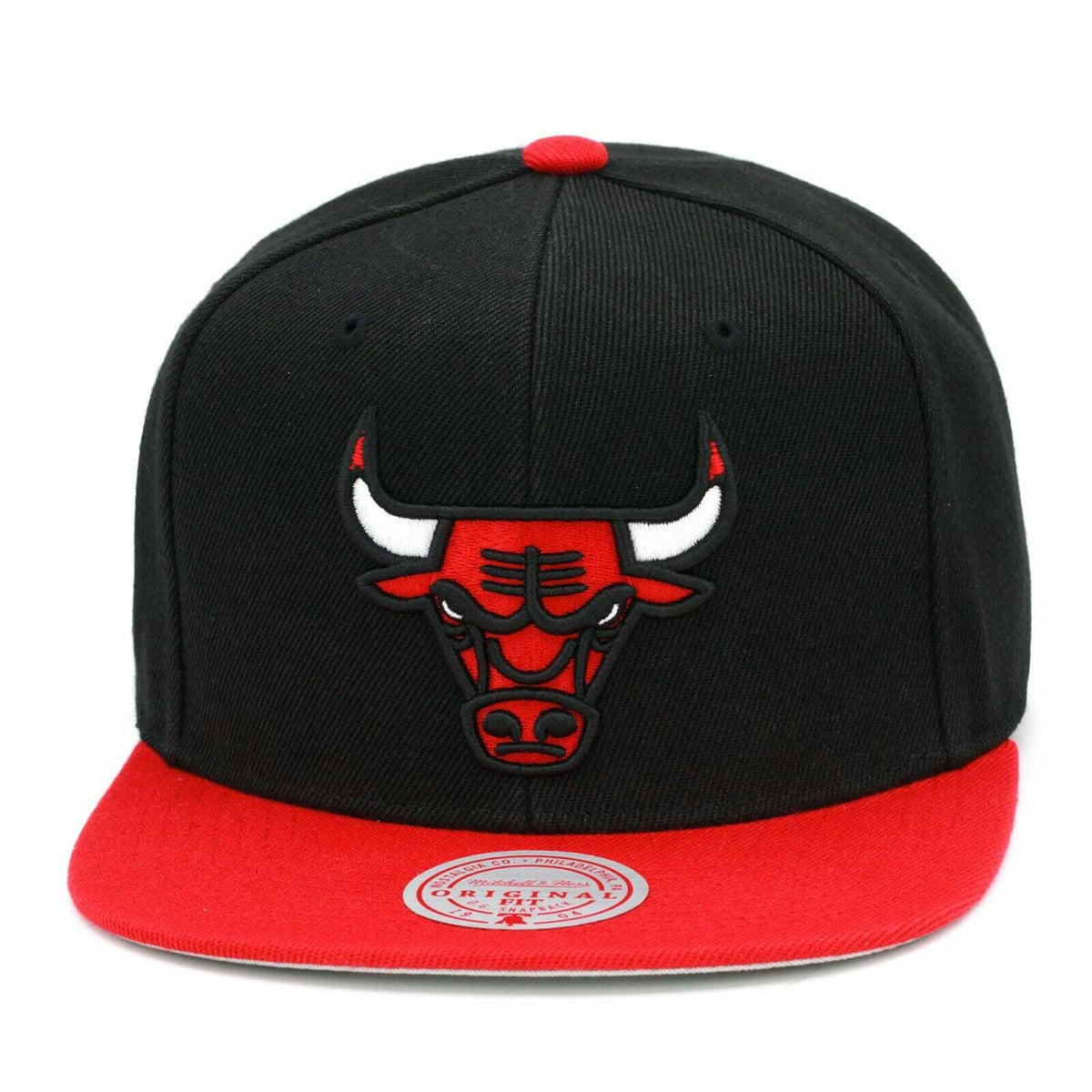 Mitchell & Ness Chicago Bulls Core Black/Red Adjustable Snapback Hat for Men product image 1, provided for visual reference