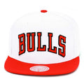 Mitchell & Ness Chicago Bulls Core White and Red Adjustable Snapback Hat for Men product image 1, provided for visual