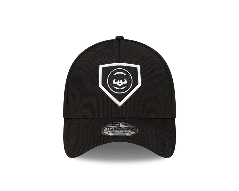 Chicago Cubs New Era Black 2021 Clubhouse 39THIRTY Flex Hat for Men product image 3, provided for visual reference and