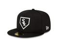 Chicago White Sox Black Alternate 2022 New Era Clubhouse Collection 59FIFTY Fitted Hat for Men product image 1, provided for