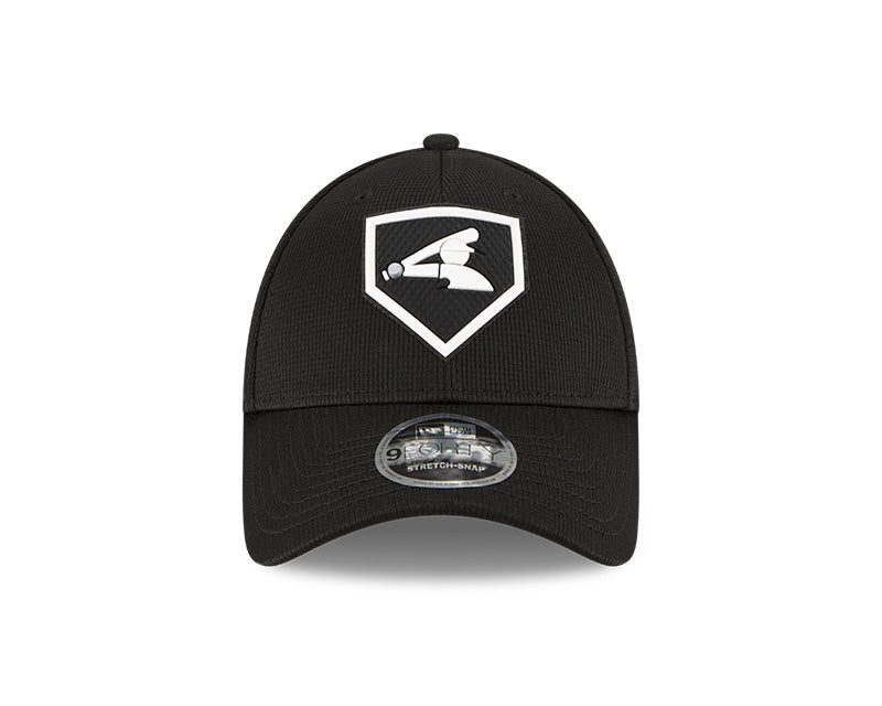 Chicago White Sox New Era Black 2022 Clubhouse 9FORTY Adjustable Snapback Hat for Men product image 2, provided for visual