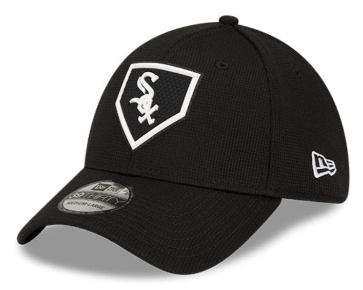 Chicago White Sox New Era Black 2022 Clubhouse Alternate Black 39THIRTY Flex Hat for Men product image 1, provided for