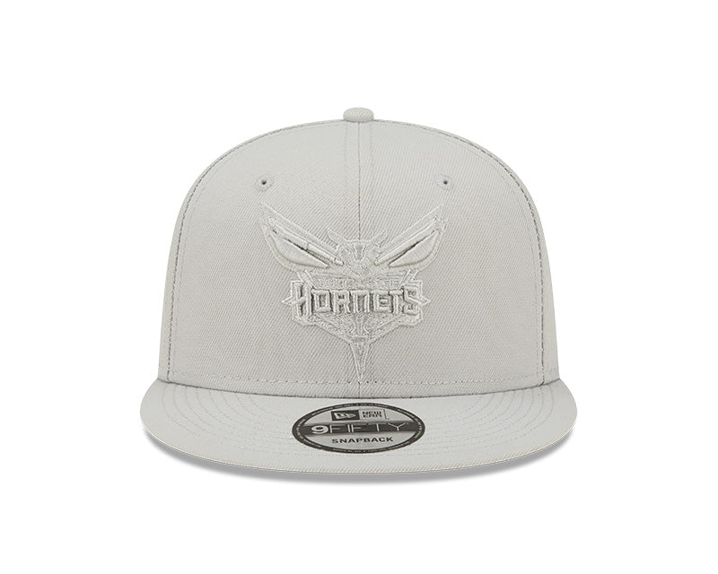 Charlotte Hornets New Era Silver Color Pack 9FIFTY Snapback Hat for Men product image 2, provided for visual reference and