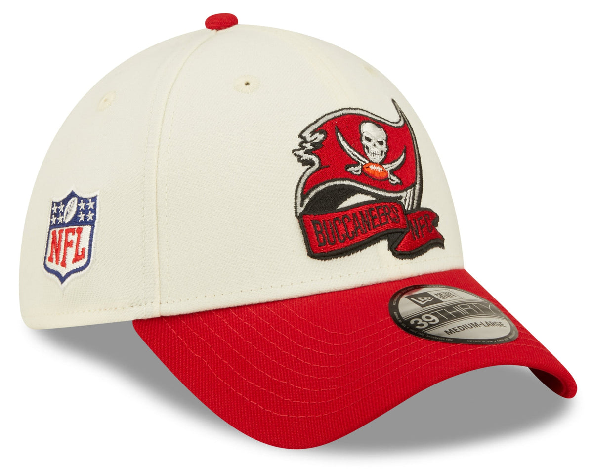 Tampa Bay Buccaneers New Era Cream/Red 2022 Sideline 39THIRTY Flex Hat for Men product image 1, provided for visual