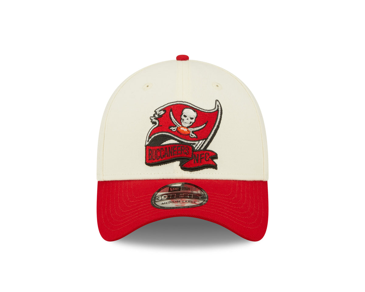 Tampa Bay Buccaneers New Era Cream/Red 2022 Sideline 39THIRTY Flex Hat for Men product image 2, provided for visual