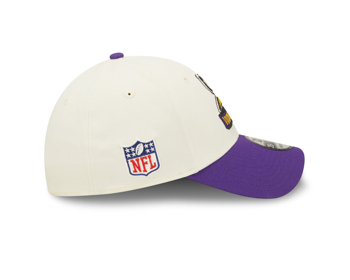 Minnesota Vikings New Era Cream/Purple 2022 Sideline 39THIRTY Flex Hat for Men product image 5, provided for visual