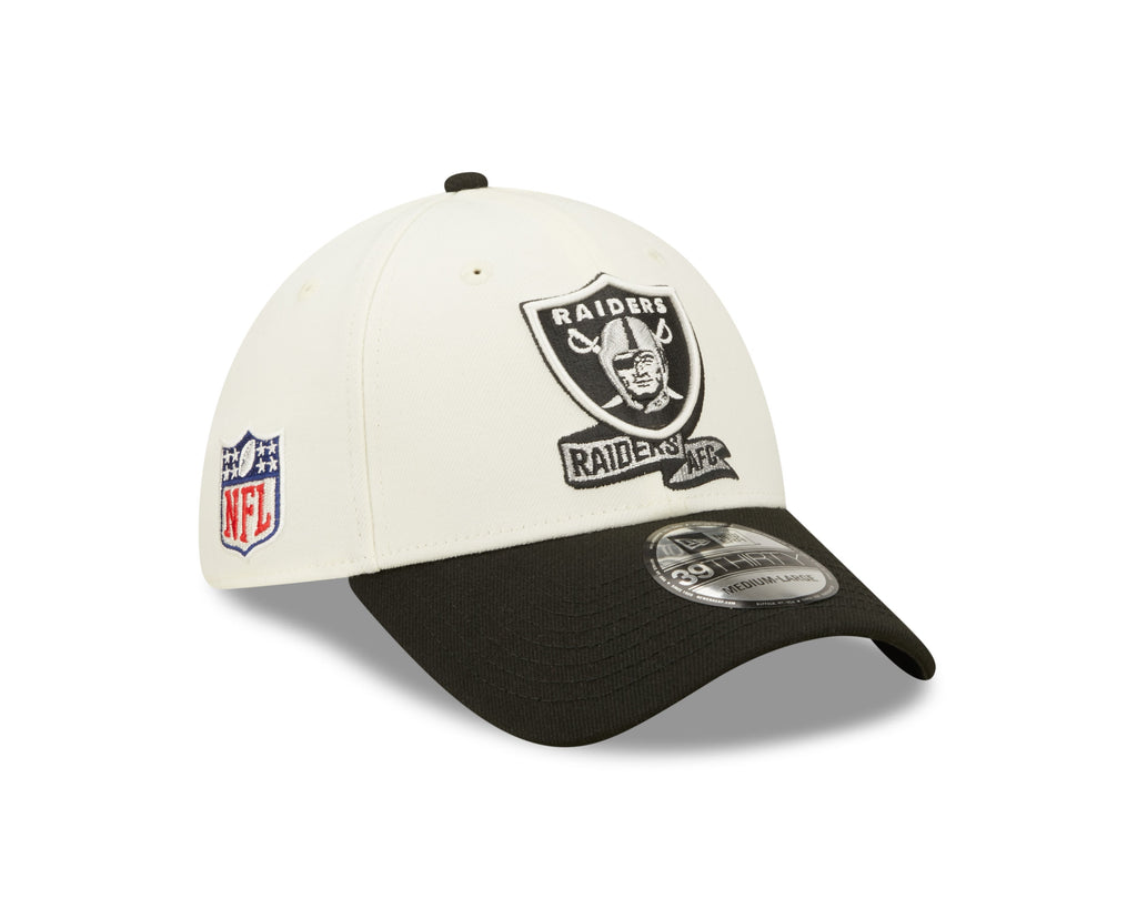 Las Vegas Raiders New Era Cream/Black 2022 Sideline 39THIRTY Flex Hat for Men product image 2, provided for visual reference