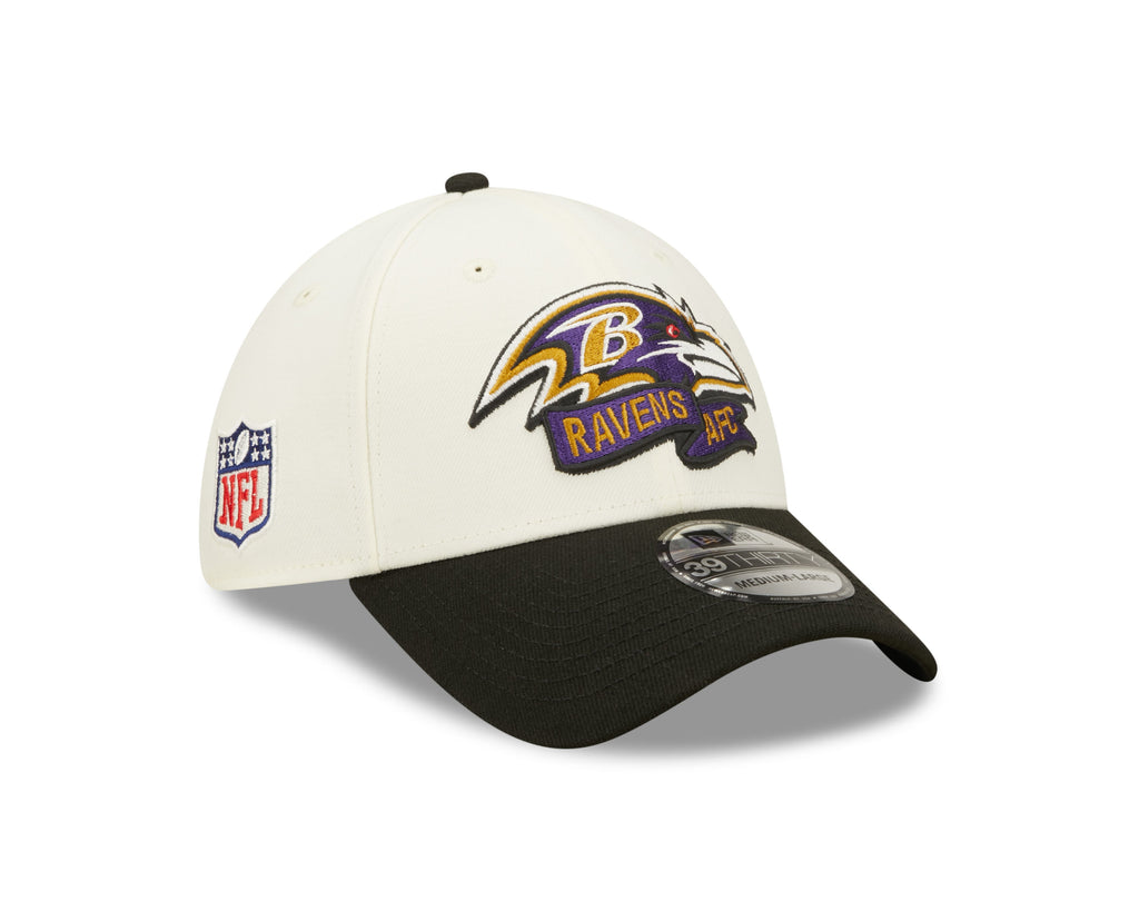 Baltimore Ravens New Era Cream/Black 2022 Sideline 39THIRTY Flex Hat for Men product image 1, provided for visual reference