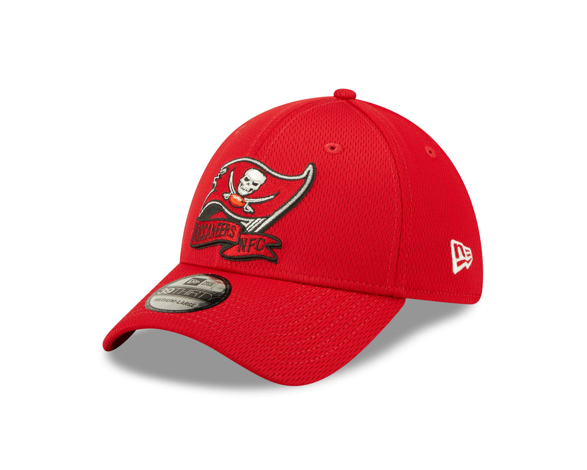 Tampa Bay Buccaneers New Era Red 2022 Sideline Coaches 39THIRTY Flex Hat for Men product image 3, provided for visual