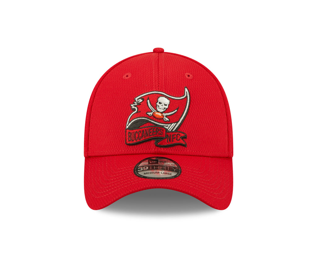 Tampa Bay Buccaneers New Era Red 2022 Sideline Coaches 39THIRTY Flex Hat for Men product image 2, provided for visual