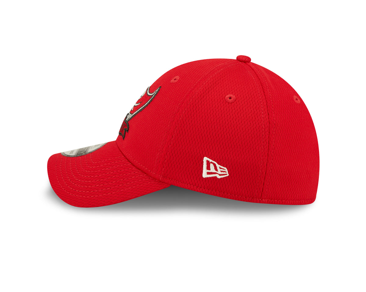 Tampa Bay Buccaneers New Era Red 2022 Sideline Coaches 39THIRTY Flex Hat for Men product image 5, provided for visual