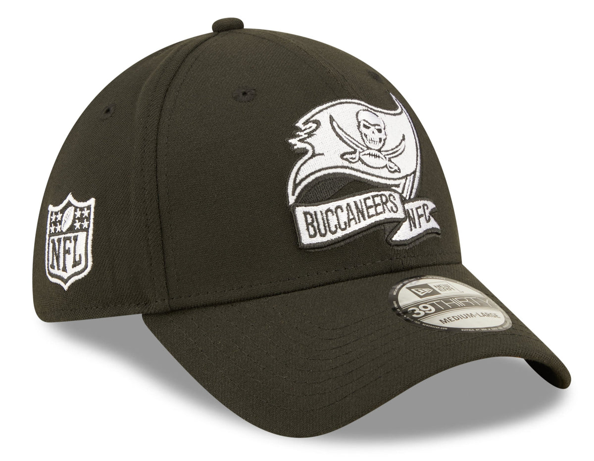 Tampa Bay Buccaneers New Era Black 2022 Sideline 39THIRTY Flex Hat for Men product image 1, provided for visual reference