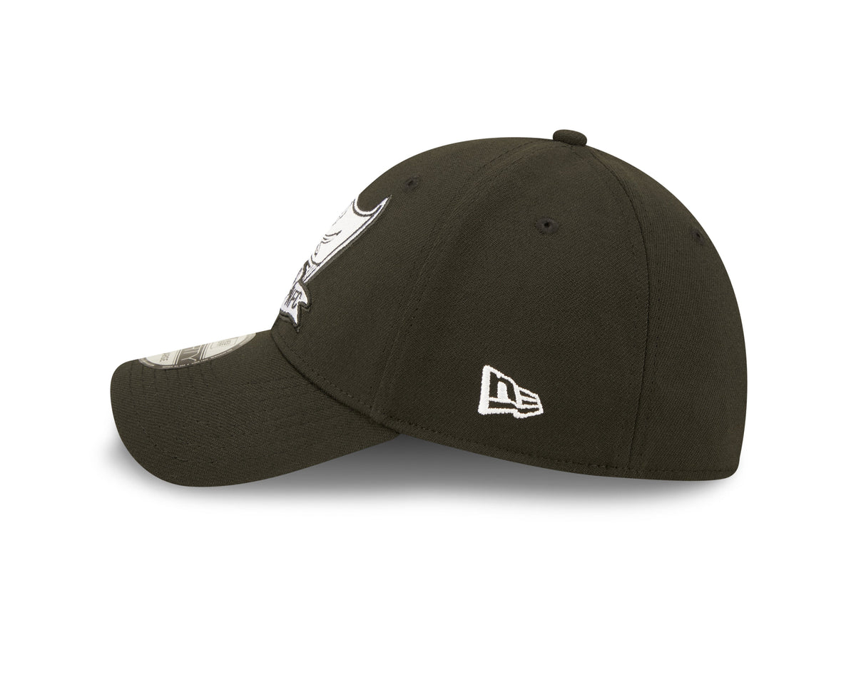 Tampa Bay Buccaneers New Era Black 2022 Sideline 39THIRTY Flex Hat for Men product image 5, provided for visual reference