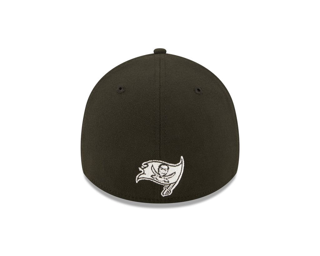 Tampa Bay Buccaneers New Era Black 2022 Sideline 39THIRTY Flex Hat for Men product image 6, provided for visual reference