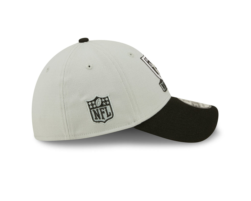 Las Vegas Raiders New Era Gray/Black 2022 Sideline 39THIRTY Flex Hat for Men product image 5, provided for visual reference