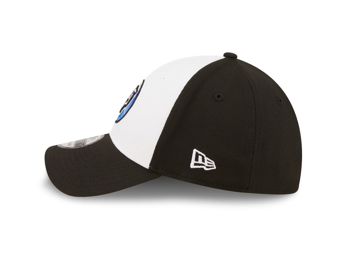 Chicago Bears New Era Crucial Catch 2022 NFL Coaches Sideline Mascot Logo White/Black 39THIRTY Flex Hat for Men product