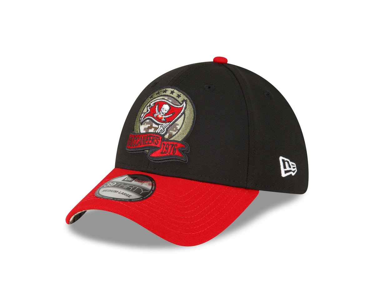 Tampa Bay Buccaneers New Era Black 2022 Salute to Service 39THIRTY Flex Hat for Men product image 3, provided for visual