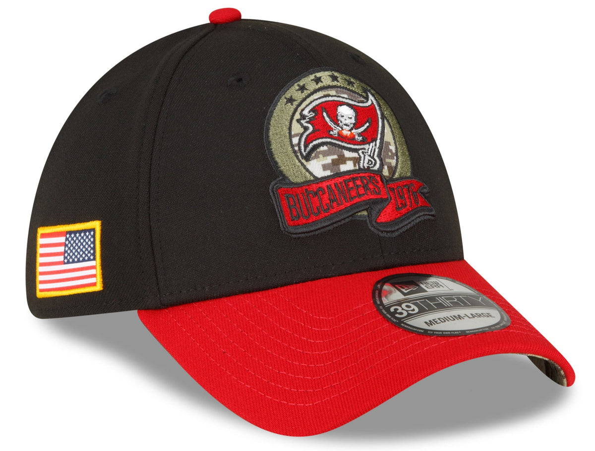 Tampa Bay Buccaneers New Era Black 2022 Salute to Service 39THIRTY Flex Hat for Men product image 1, provided for visual
