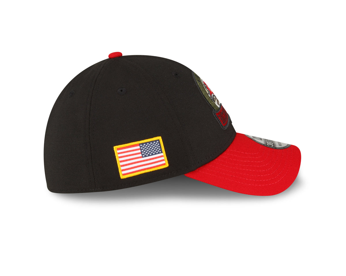 Tampa Bay Buccaneers New Era Black 2022 Salute to Service 39THIRTY Flex Hat for Men product image 4, provided for visual
