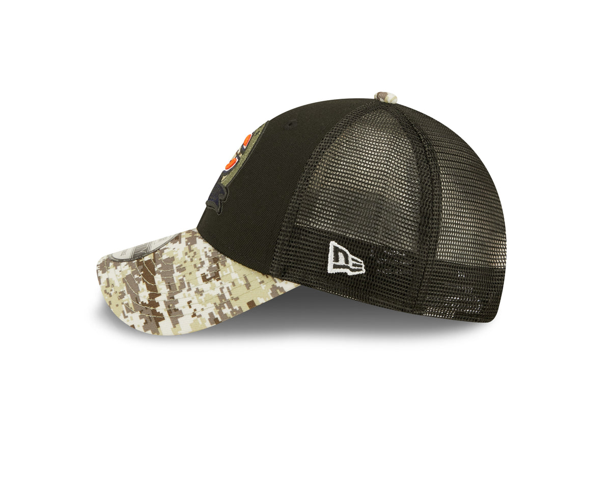 Chicago Bears New Era Black/Camo Primary Logo NFL 2022 Salute To Service Trucker 9FORTY Snapback Adjustable Hat for Men