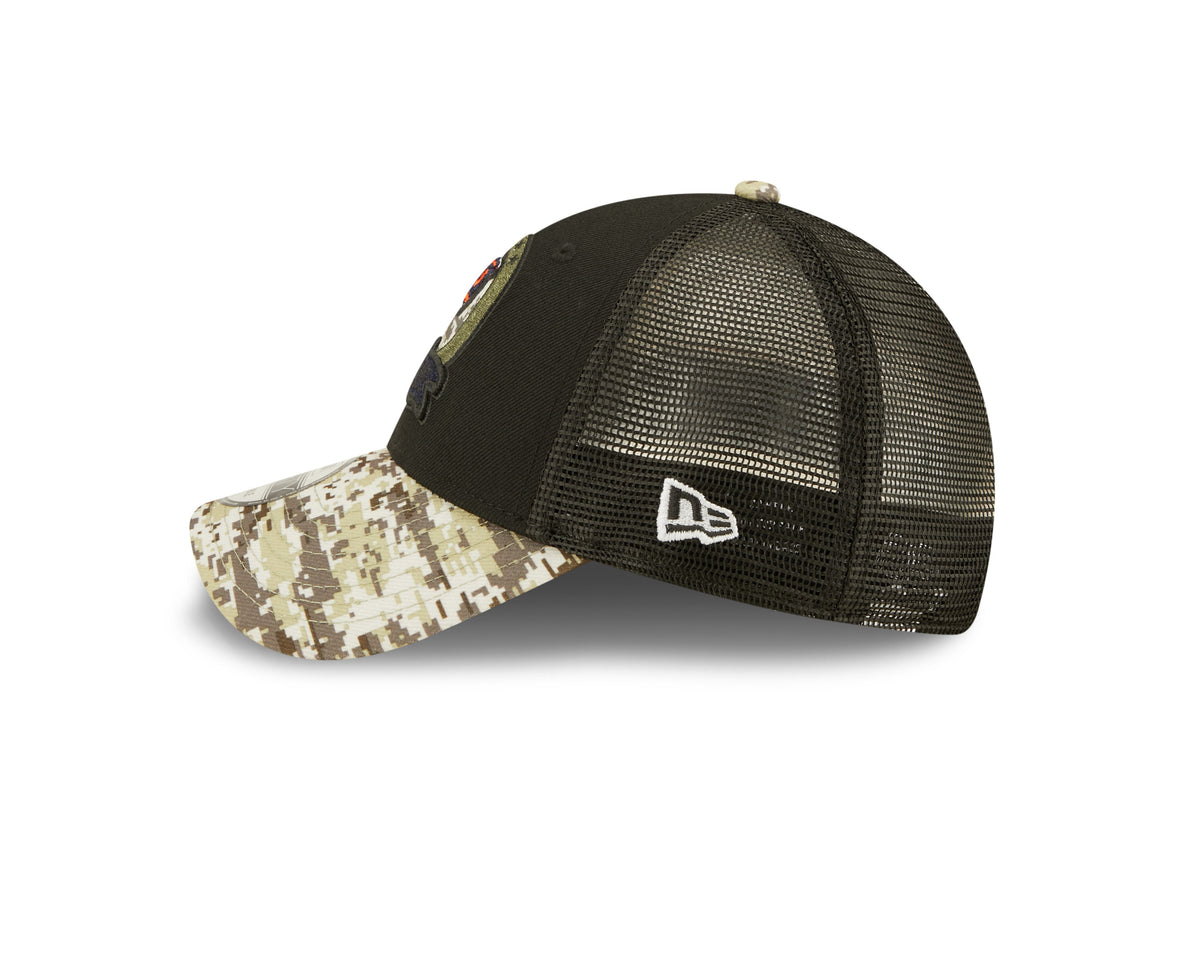 Chicago Bears New Era Black/Camo Historic Logo NFL 2022 Salute To Service Trucker 9FORTY Snapback Adjustable Hat for Men