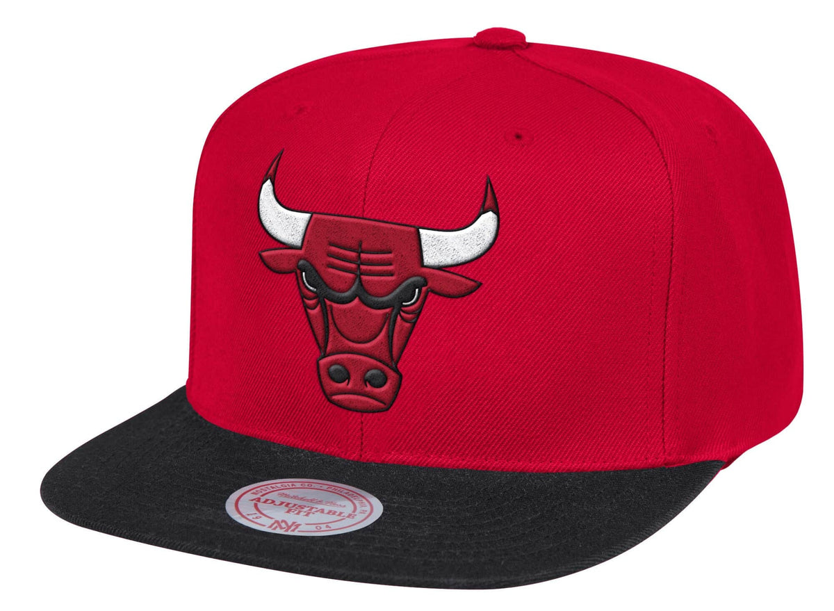 Mens NBA Chicago Bulls Red/Black Wool 2 Tone Snapback Hat By Mitchell And Ness product image 1, provided for visual