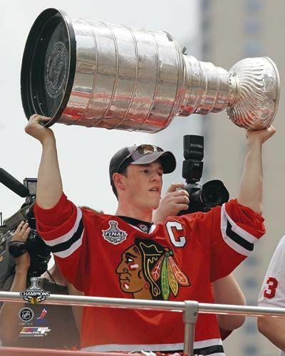 Jonathan Toews Chicago Blackhawks 2010 Stanley Cup Champions Parade Photo (Size 11X14) product image 1, provided for visual