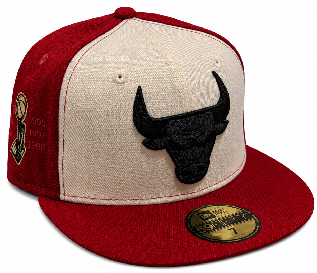 Chicago Bulls New Era Off White/Red 59FIFTY Fitted Hat product image 1, provided for visual reference and product detail