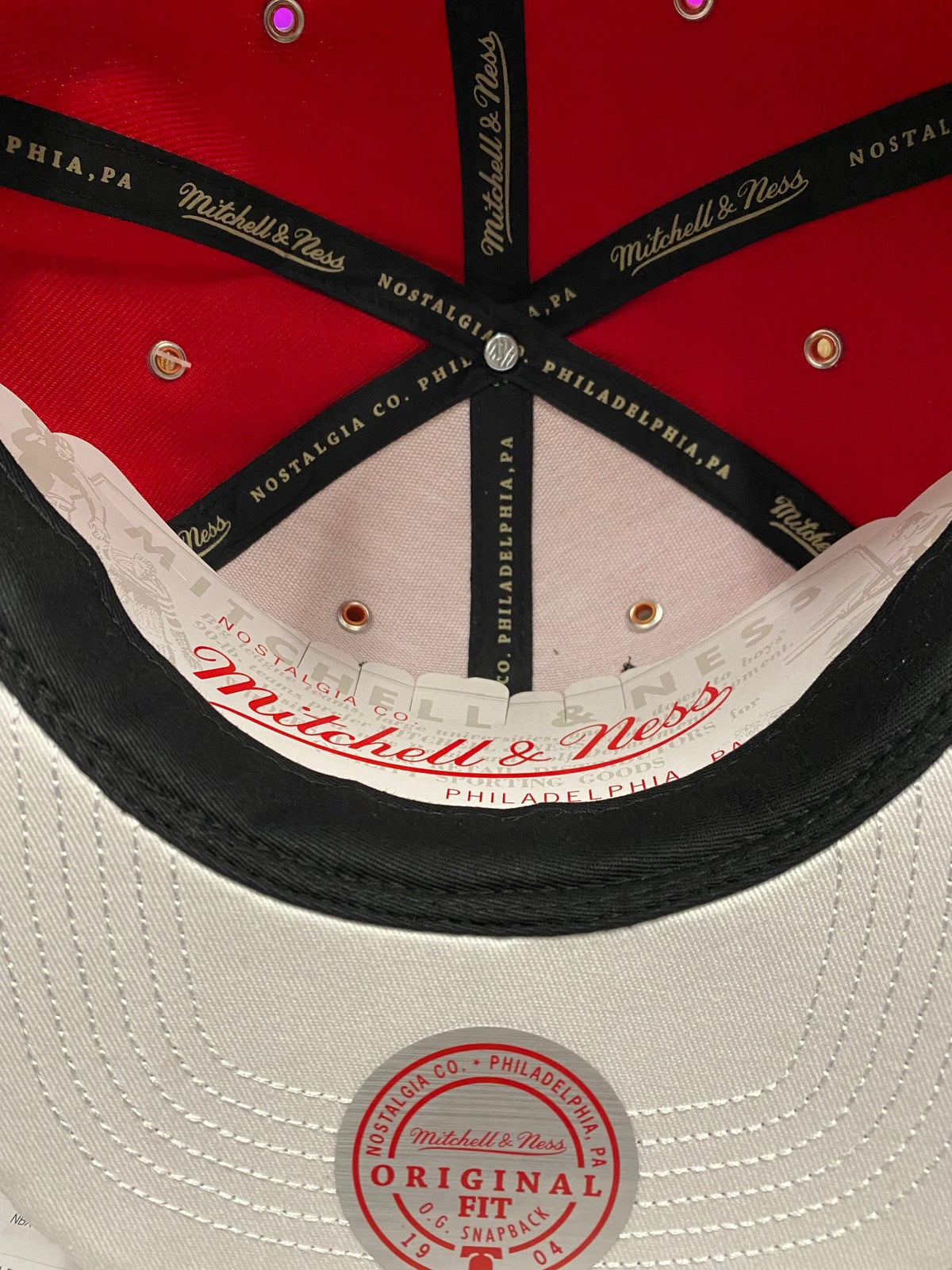 Chicago Bulls Day 3 Red/ Concrete Gray Mitchell & Ness Snapback Hat product image 5, provided for visual reference and