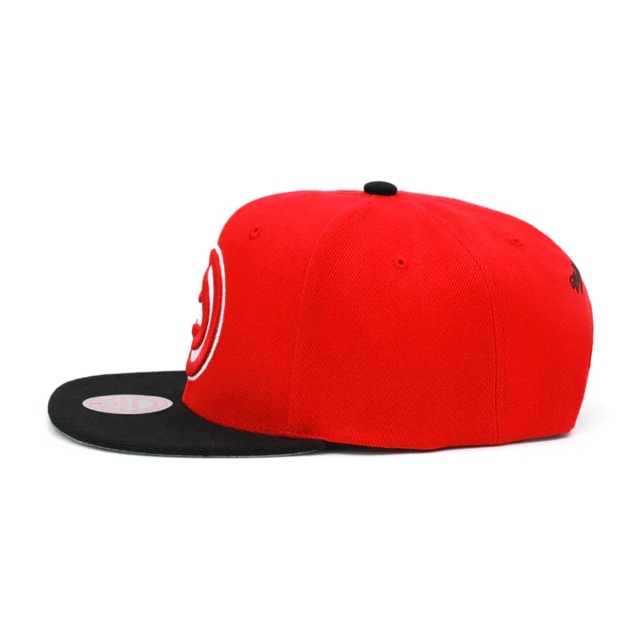 Mens NBA Atlanta Hawks 2 Tone Red/ Black Mitchell And Ness Basic Core Snapback Hat product image 2, provided for visual