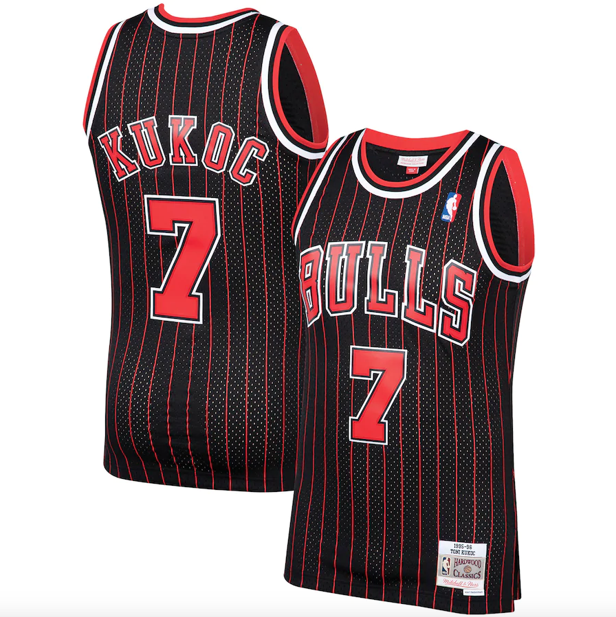 Chicago Bulls Toni Kukoc Mitchell & Ness Black 1995-96 Hardwood Classics Swingman Player Jersey for Men product image 1,