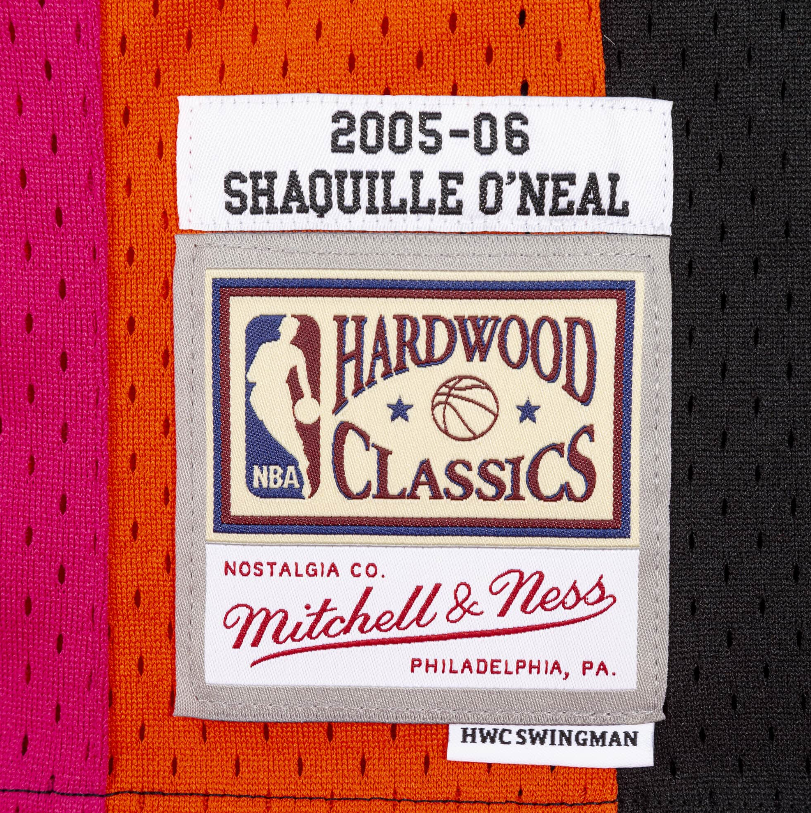 Shaquille O'Neal Miami Heat Mitchell & Ness NBA 2005-06 Black Alternate Throwback Swingman Jersey for Men product image 4,