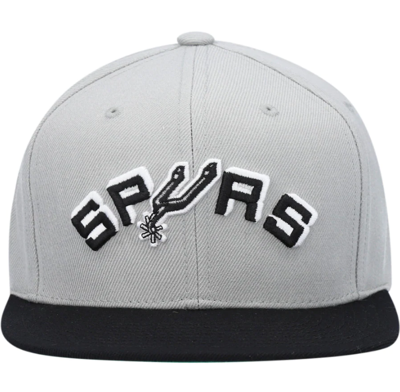 Mens NBA San Antonio Spurs Silver/Black Wool 2 Tone Snapback Hat By Mitchell And Ness product image 2, provided for visual