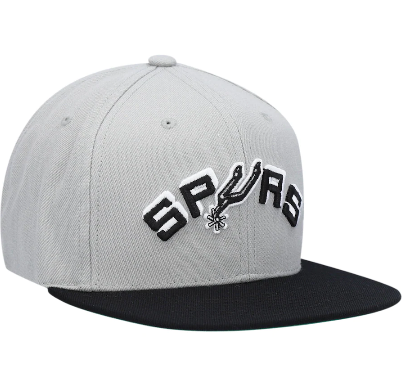 Mens NBA San Antonio Spurs Silver/Black Wool 2 Tone Snapback Hat By Mitchell And Ness product image 3, provided for visual