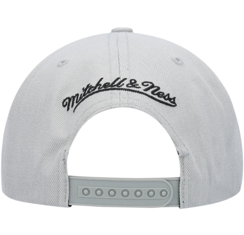 Mens NBA San Antonio Spurs Silver/Black Wool 2 Tone Snapback Hat By Mitchell And Ness product image 4, provided for visual