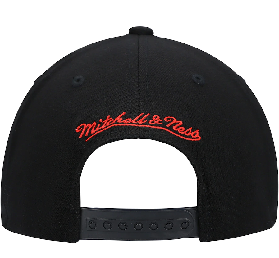 Chicago Bulls Mitchell & Ness Black Hardwood Classics Foundation Script Snapback Hat for Men product image 4, provided for