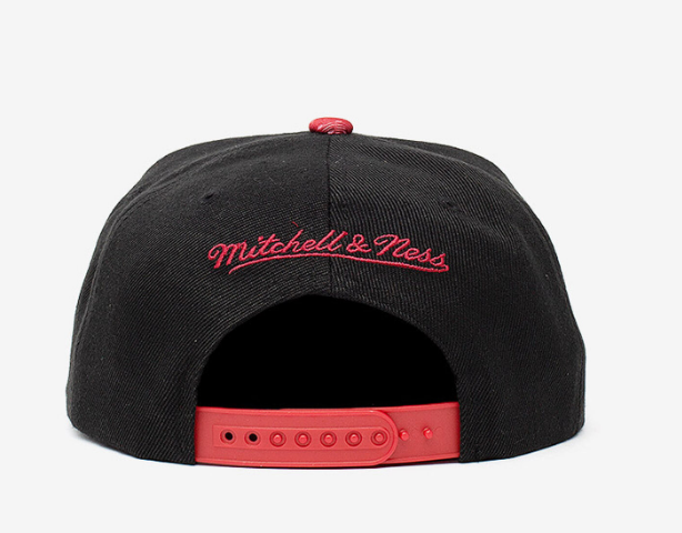 Mitchell & Ness Black/Red Seattle SuperSonics Hardwood Classics Snapshot Adjustable Snapback Hat for Men product image 3,