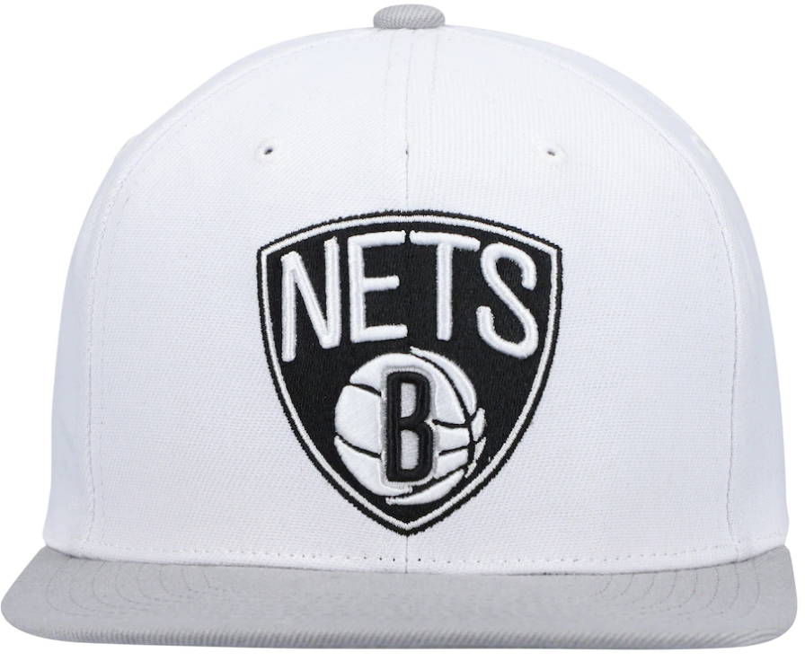 Brooklyn Nets Mitchell & Ness Core Basic Snapback Hat - White/Gray for Men product image 2, provided for visual reference