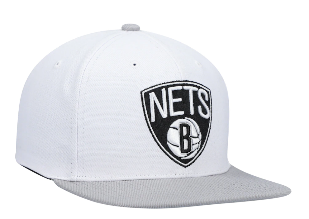Brooklyn Nets Mitchell & Ness Core Basic Snapback Hat - White/Gray for Men product image 3, provided for visual reference