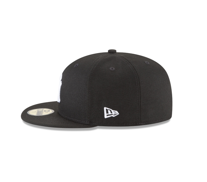 New York Yankees Black and White 59Fifty Fitted Hat product image 5, provided for visual reference and product detail review