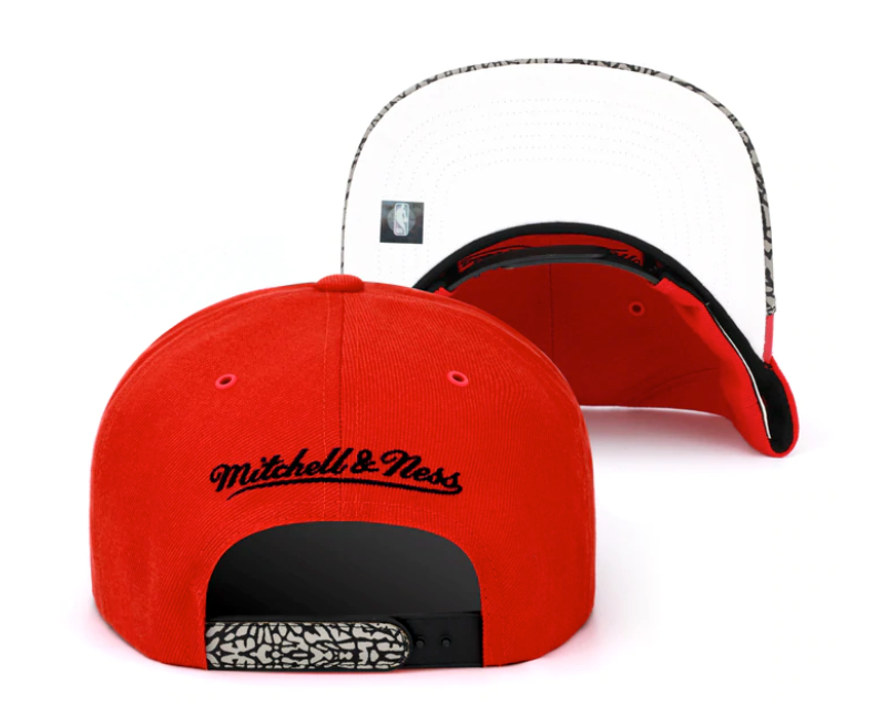 Chicago Bulls Day 3 Red/ Concrete Gray Mitchell & Ness Snapback Hat product image 3, provided for visual reference and