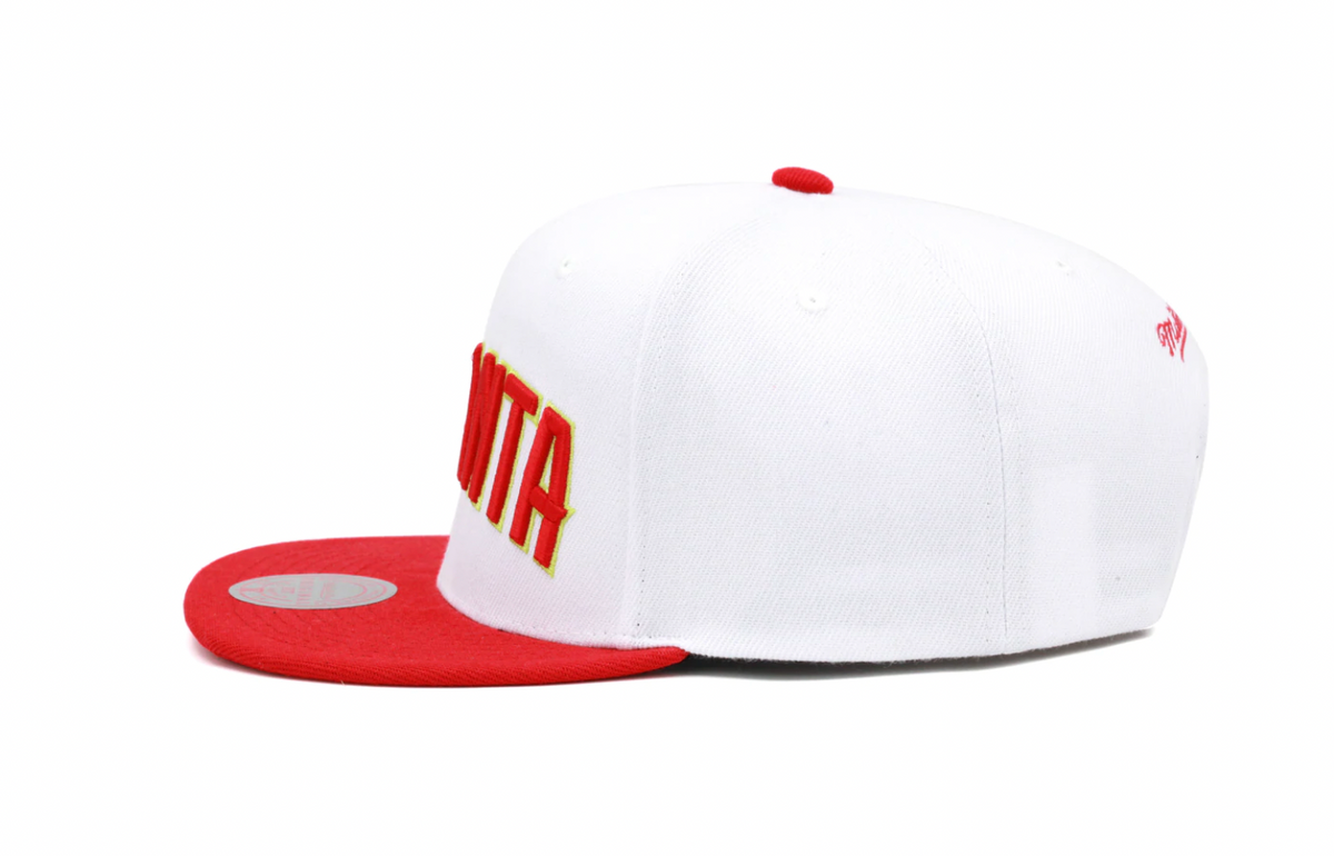 Mens NBA Atlanta Hawks 2 Tone White And Red Mitchell And Ness Basic Core Snapback Hat product image 2, provided for visual