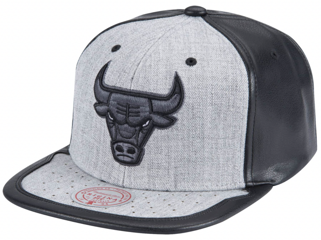 Chicago Bulls Day One Heather Gray & Black Mitchell & Ness Snapback Hat product image 1, provided for visual reference and